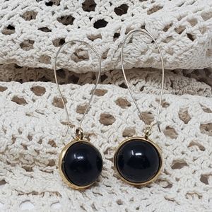 Vintage dangling black and white pearl ball earrings In great condition